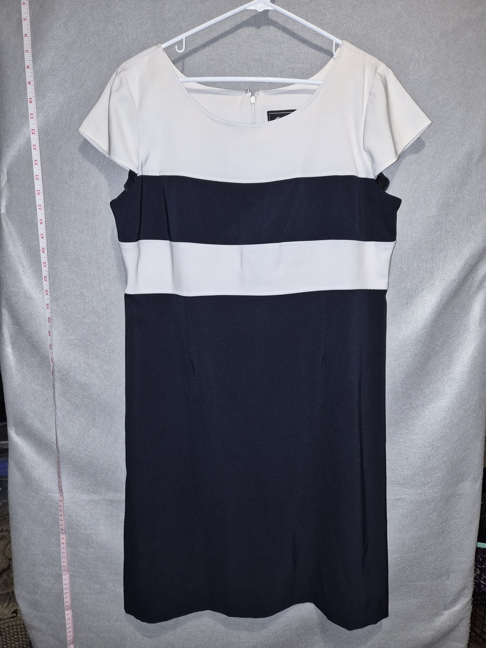 Sweet Black & White Colorblock Sheath Dress – Size 16
